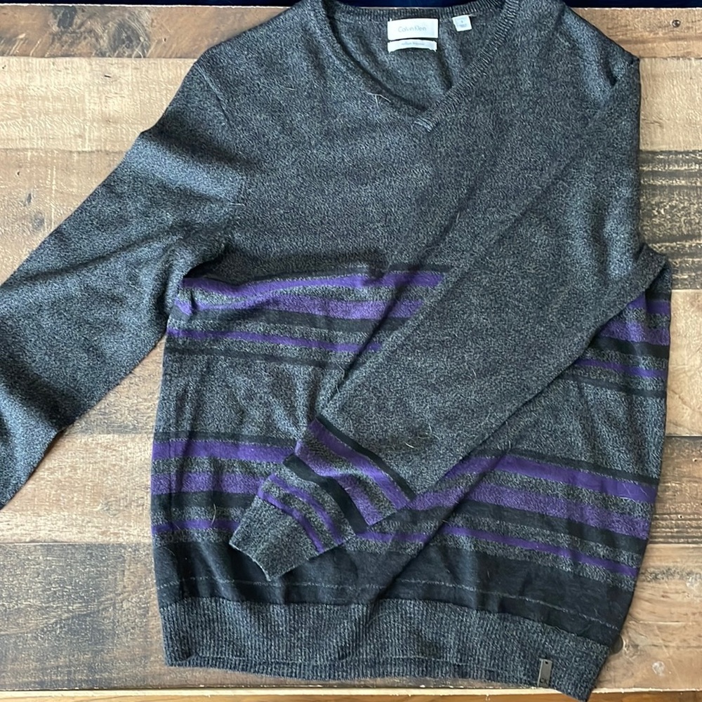 Mens Calvin Klein small Italian merino sweater.
